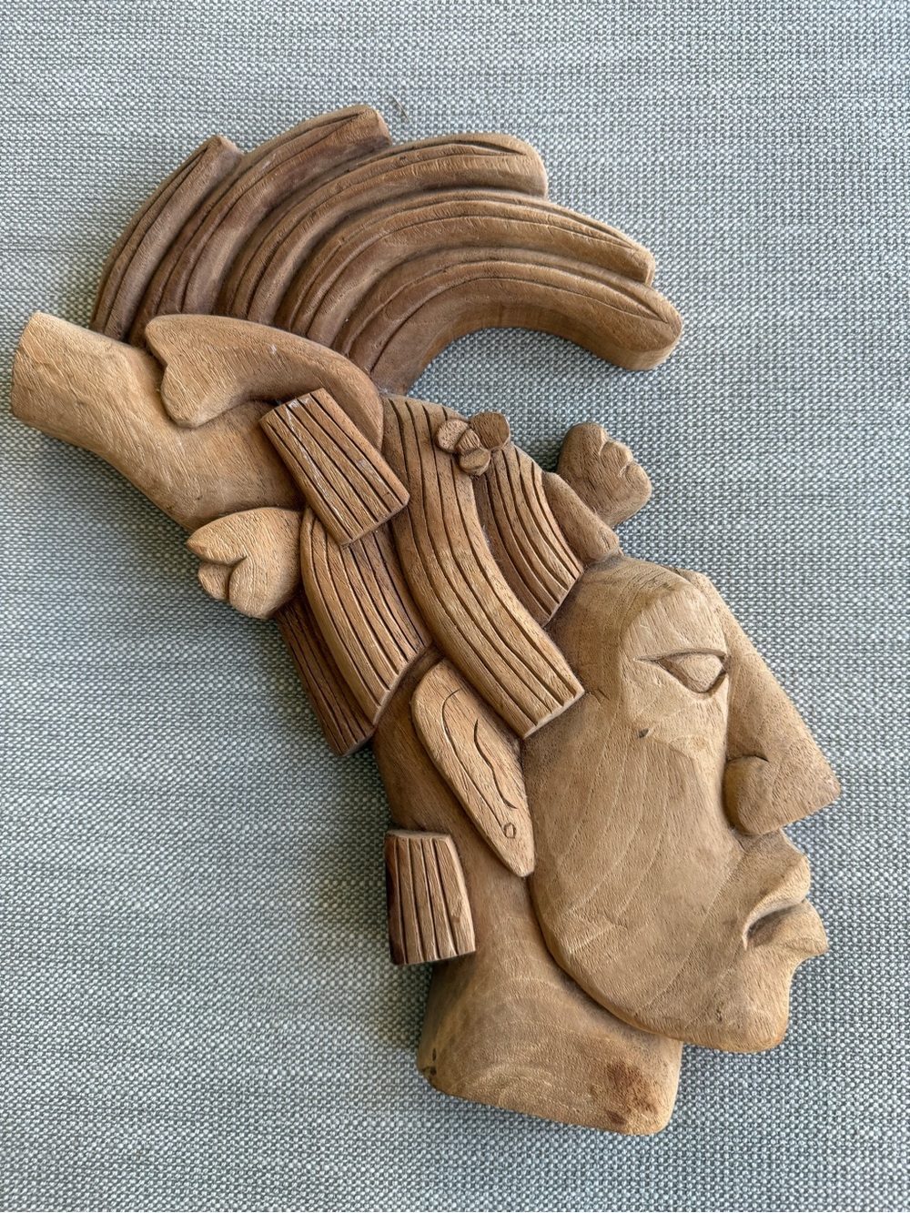 Cabeza de Palenque Hand-Carved Wooden Wall Art Mask in Natural Brown 14”